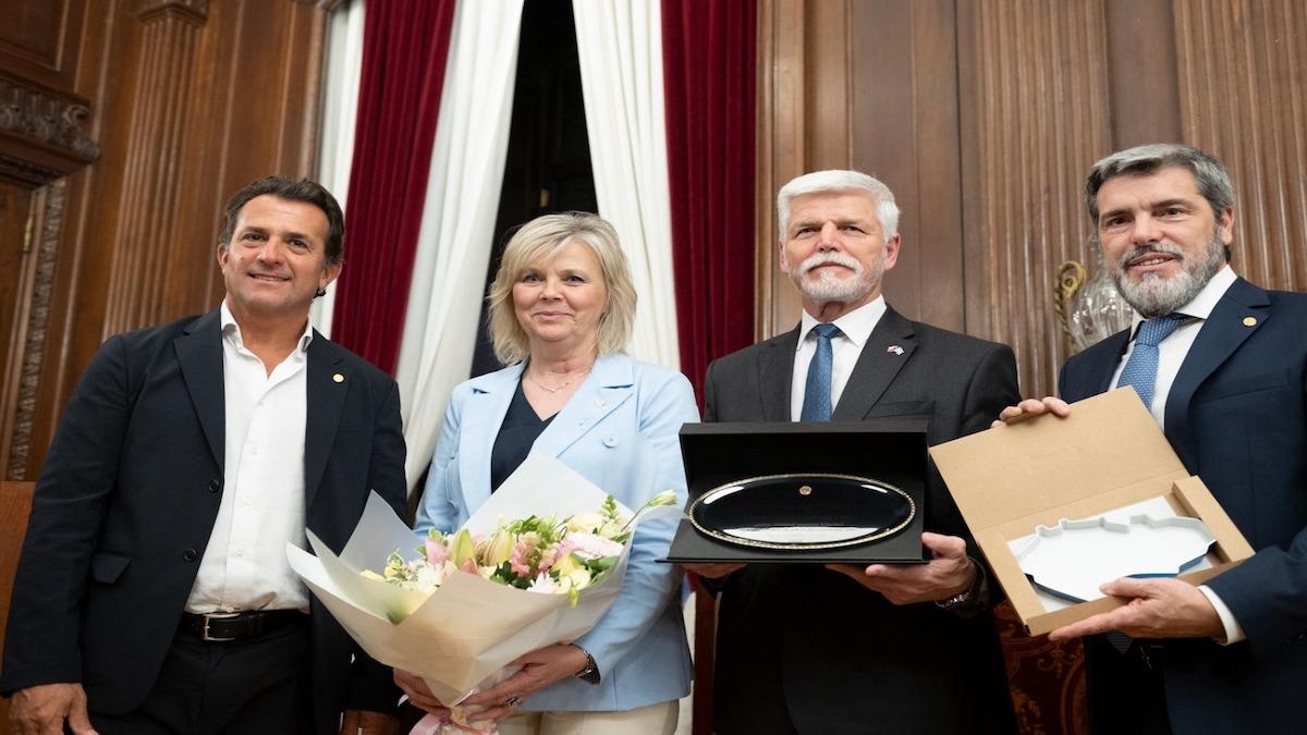 El Presidente de la República Checa fue declarado visitante ilustre